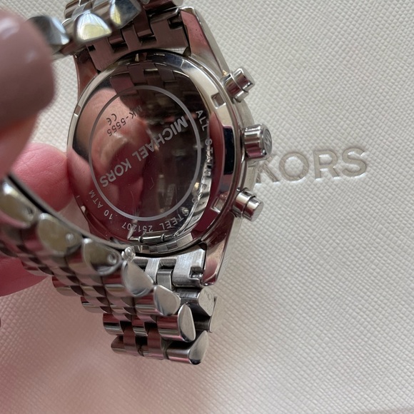 Michael Kors women’s Lexington stainless steel oversized watch - Picture 4 of 8